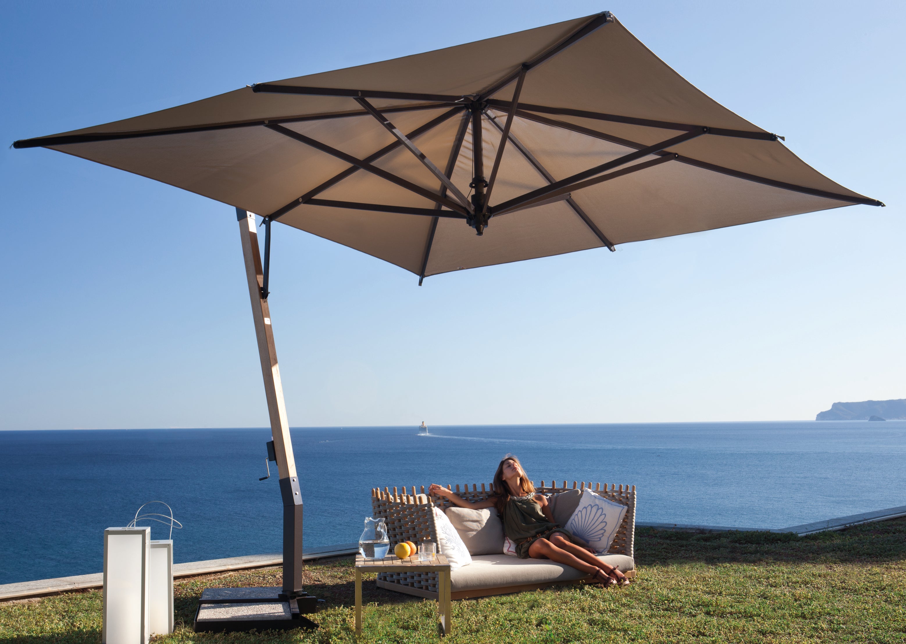 FIM P17 Cantilever Patio Umbrella