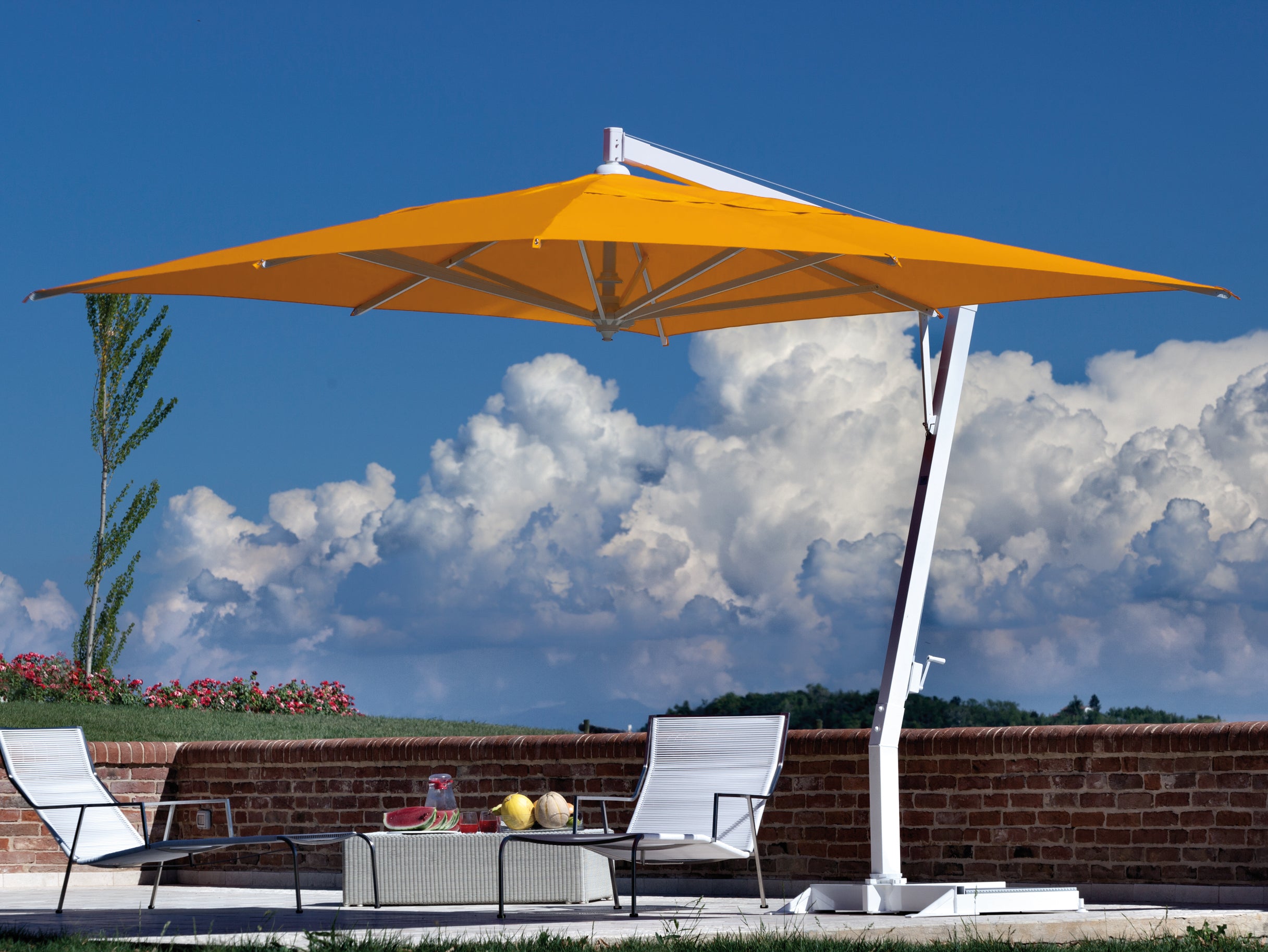 FIM P19 Cantilever Patio Umbrella