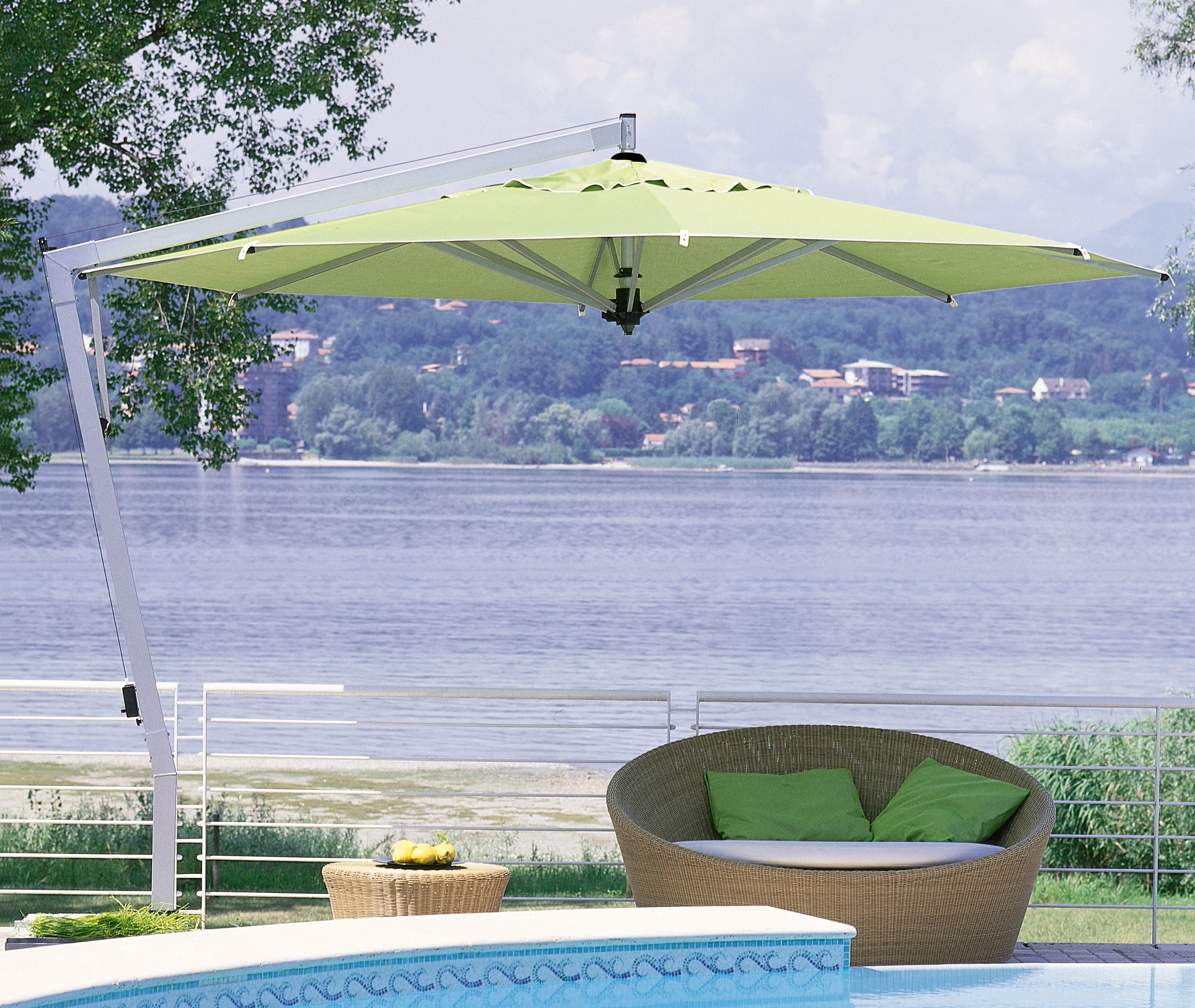 FIM P20 Cantilever Patio Umbrella
